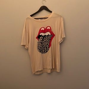 Tan graphic T- Shirt! Size (M)